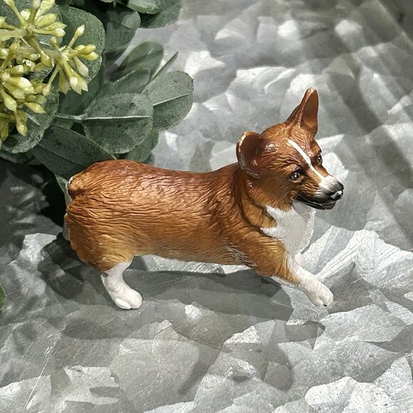 Breyer Reeves 1506 Pembroke Corgi Dog Collectible Tan Beige Toy Figurine 1999 2" - Picture 1 of 4